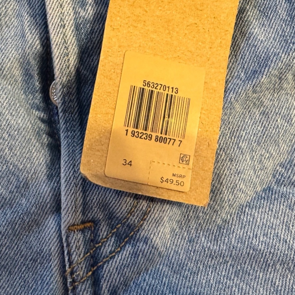 NWT Levi's 501 Original Fit Denim Shorts Light Wash Raw Hem Size 34 - Picture 4 of 4
